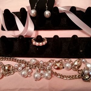 Pink pearl necklace set with earrings and ring along with 🟣 set necklace